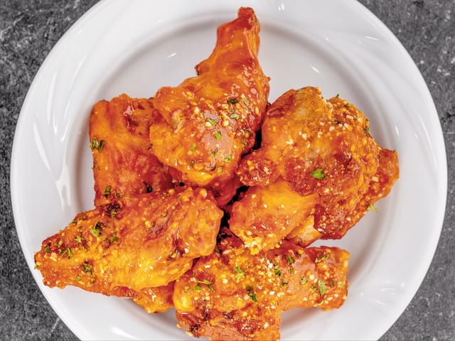 6 Chicken Wings T-Line Sauce.